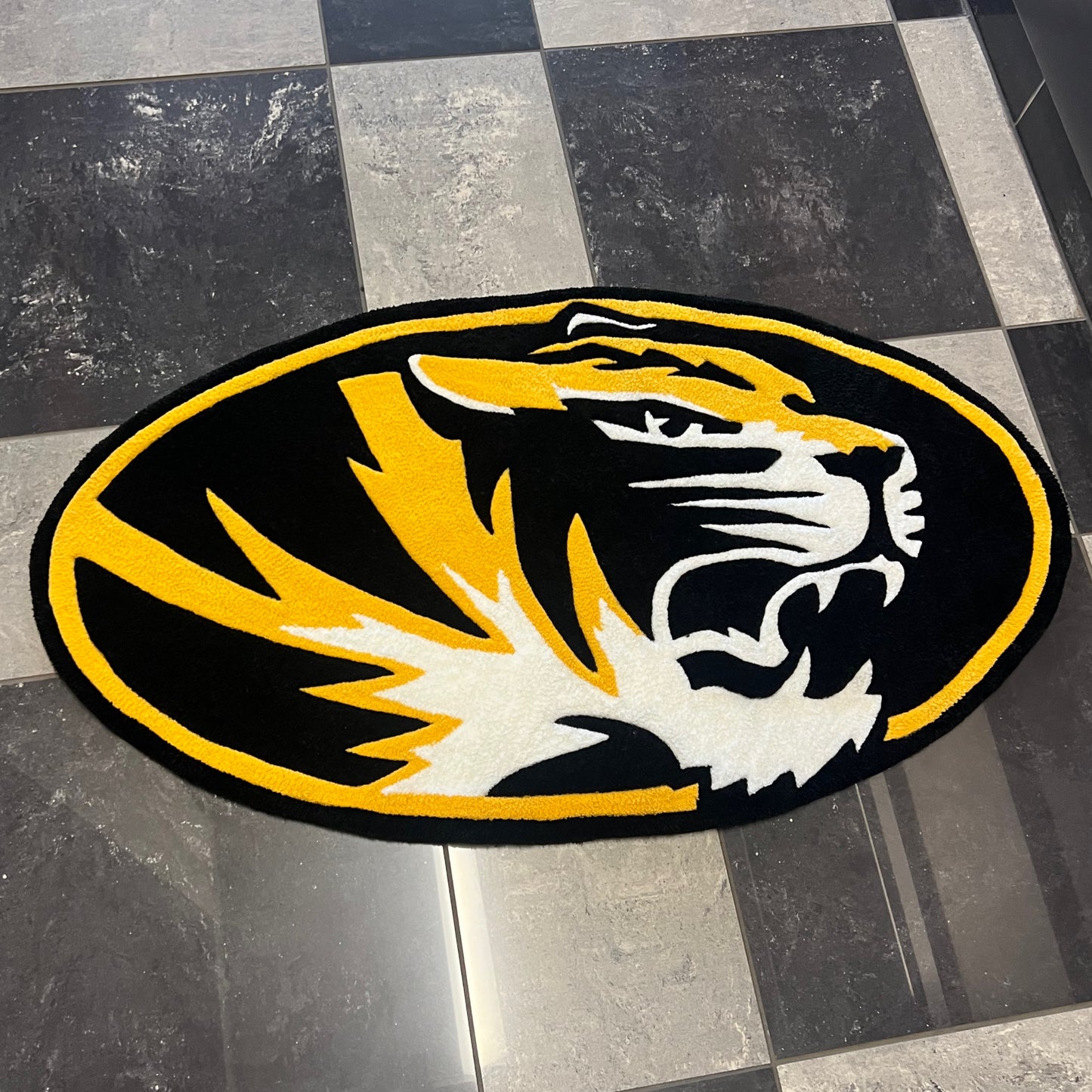 CUSTOM RUGS